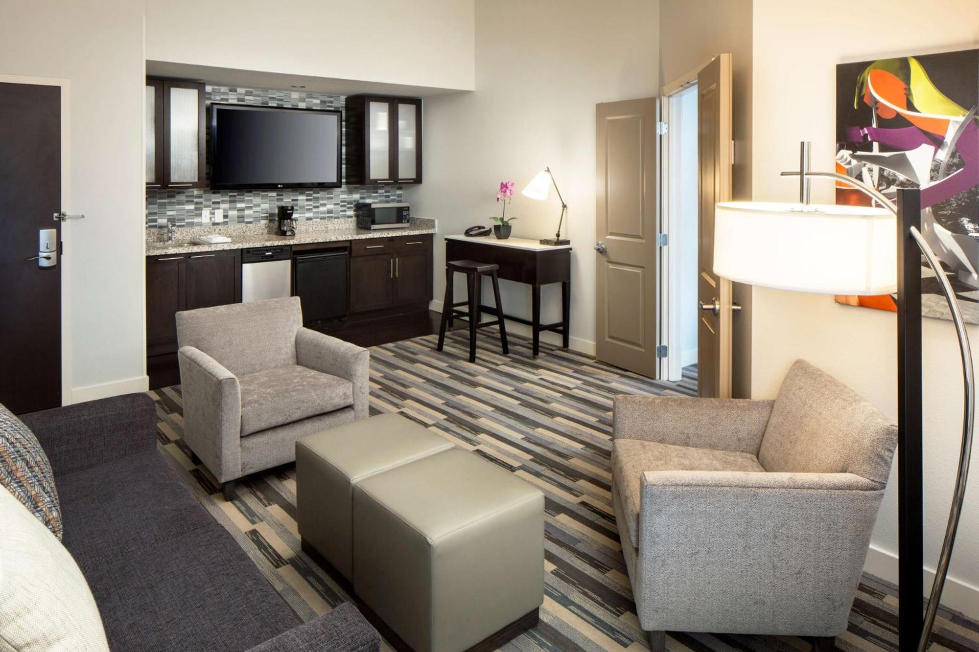 One-Bedroom King Suite,1434499849:JPEG