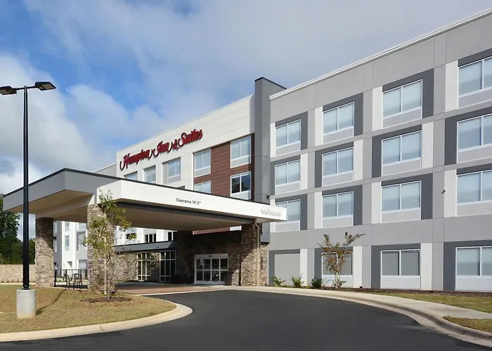 Pet Friendly hotel: Hampton Inn & Suites Charlotte North I 485